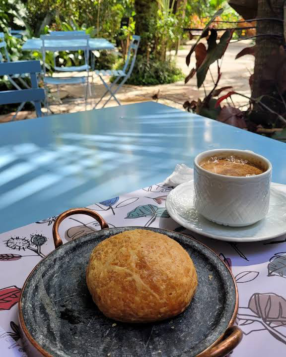 Café et Pao de queijo