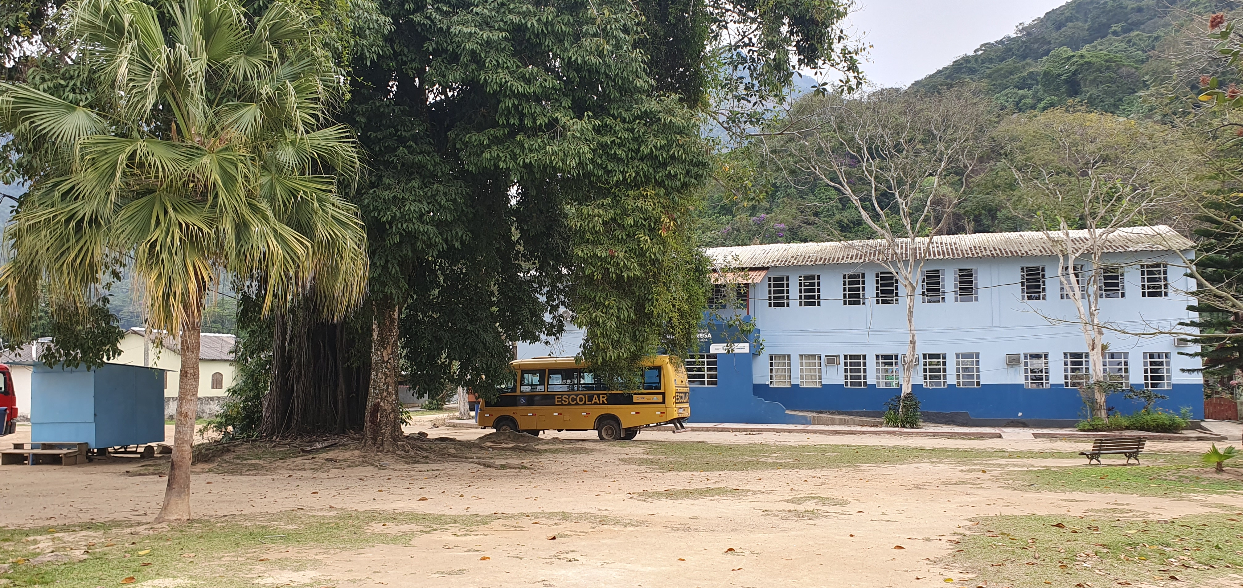 Bus scolaire à Ilha Grande