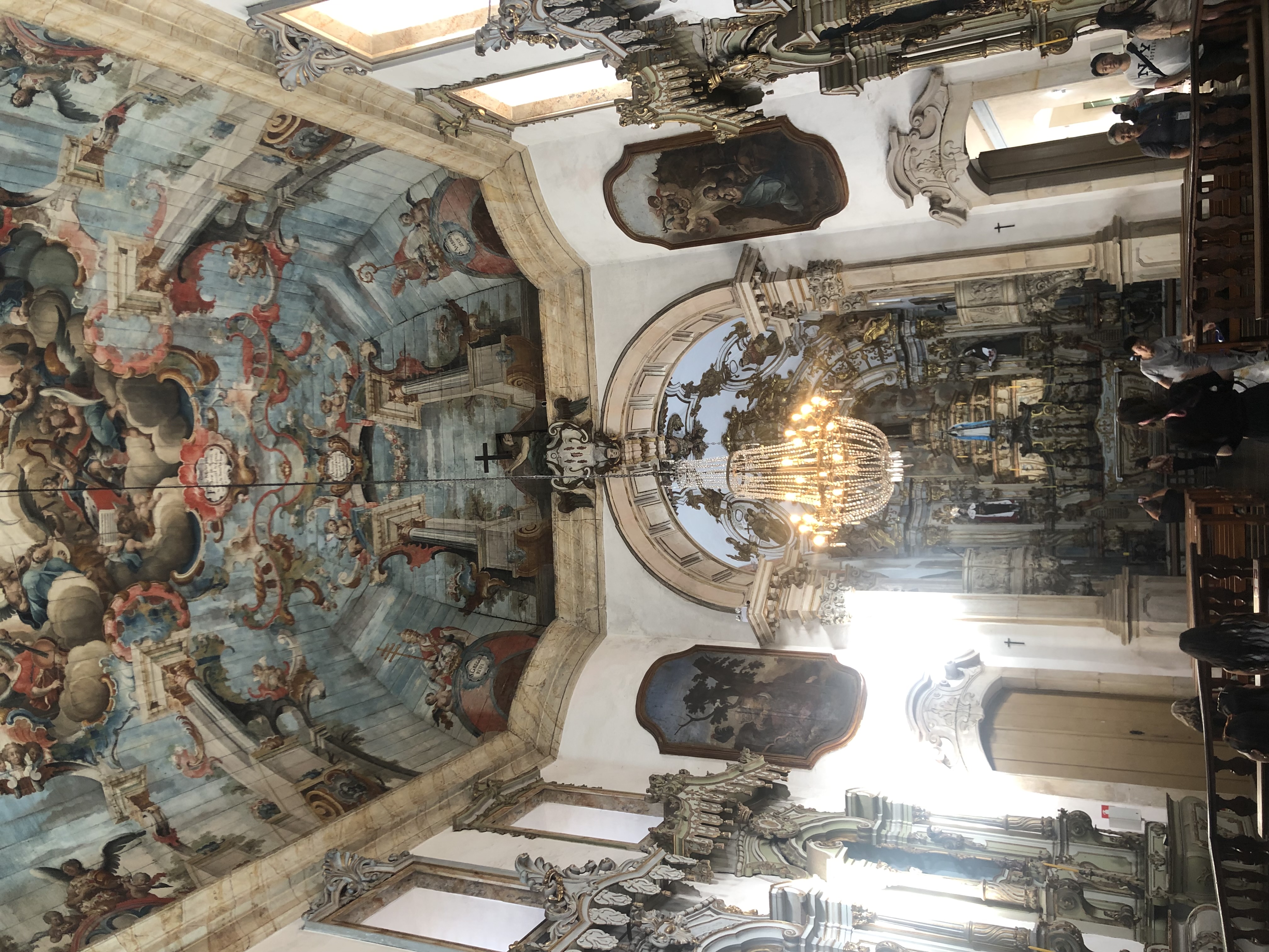 Le plafond peint d'une église