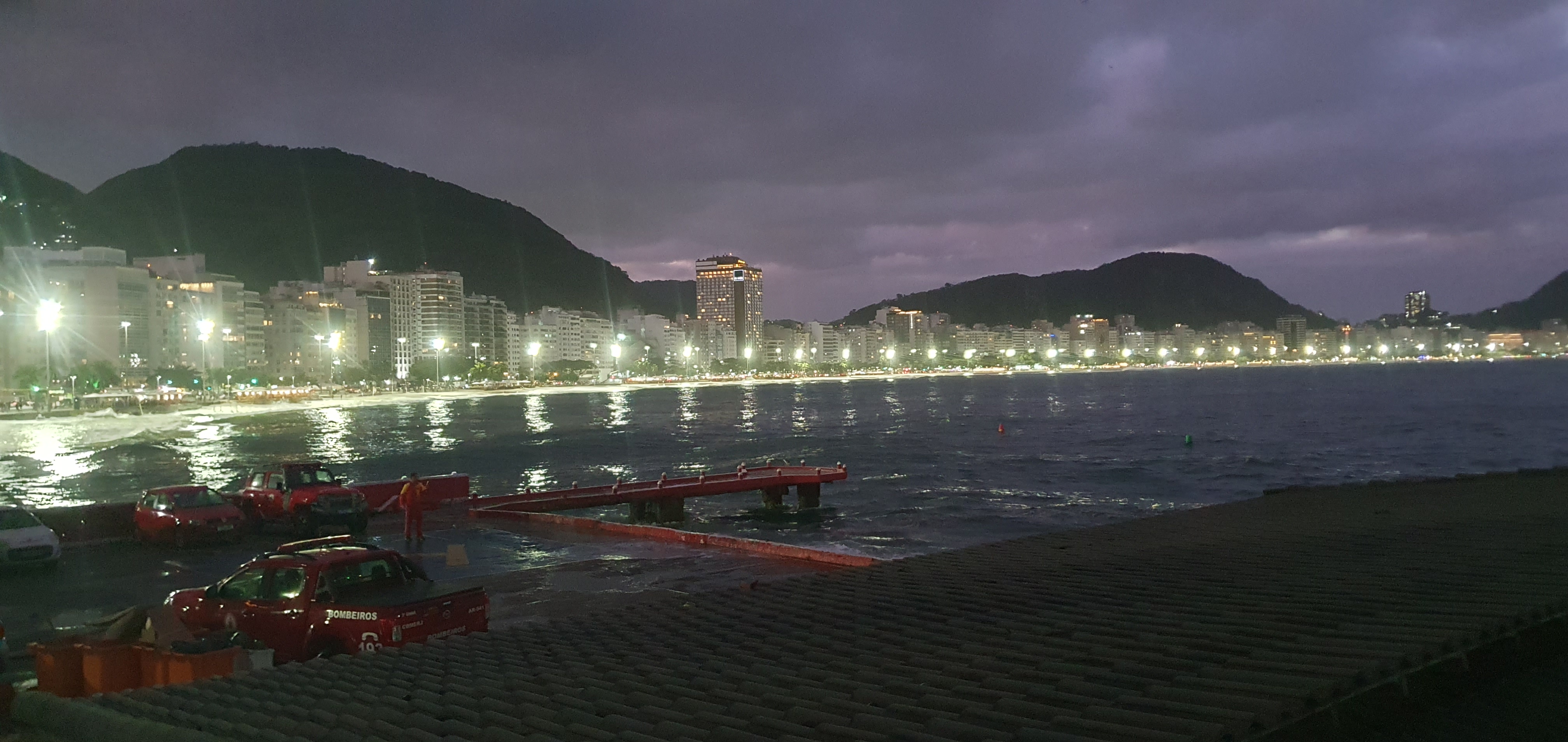 Plage Copacabana de nuit