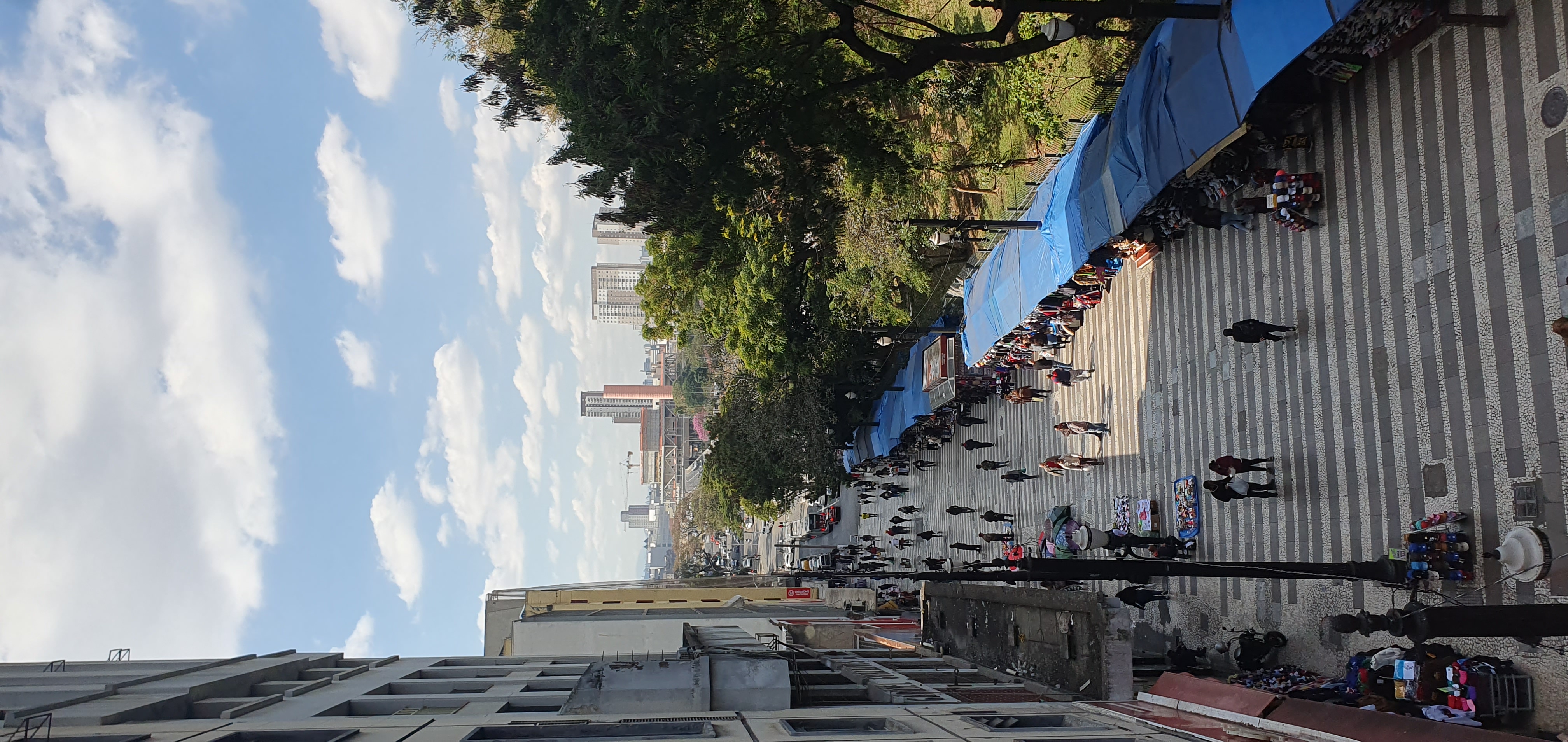 Une rue piétonne en contrebas
