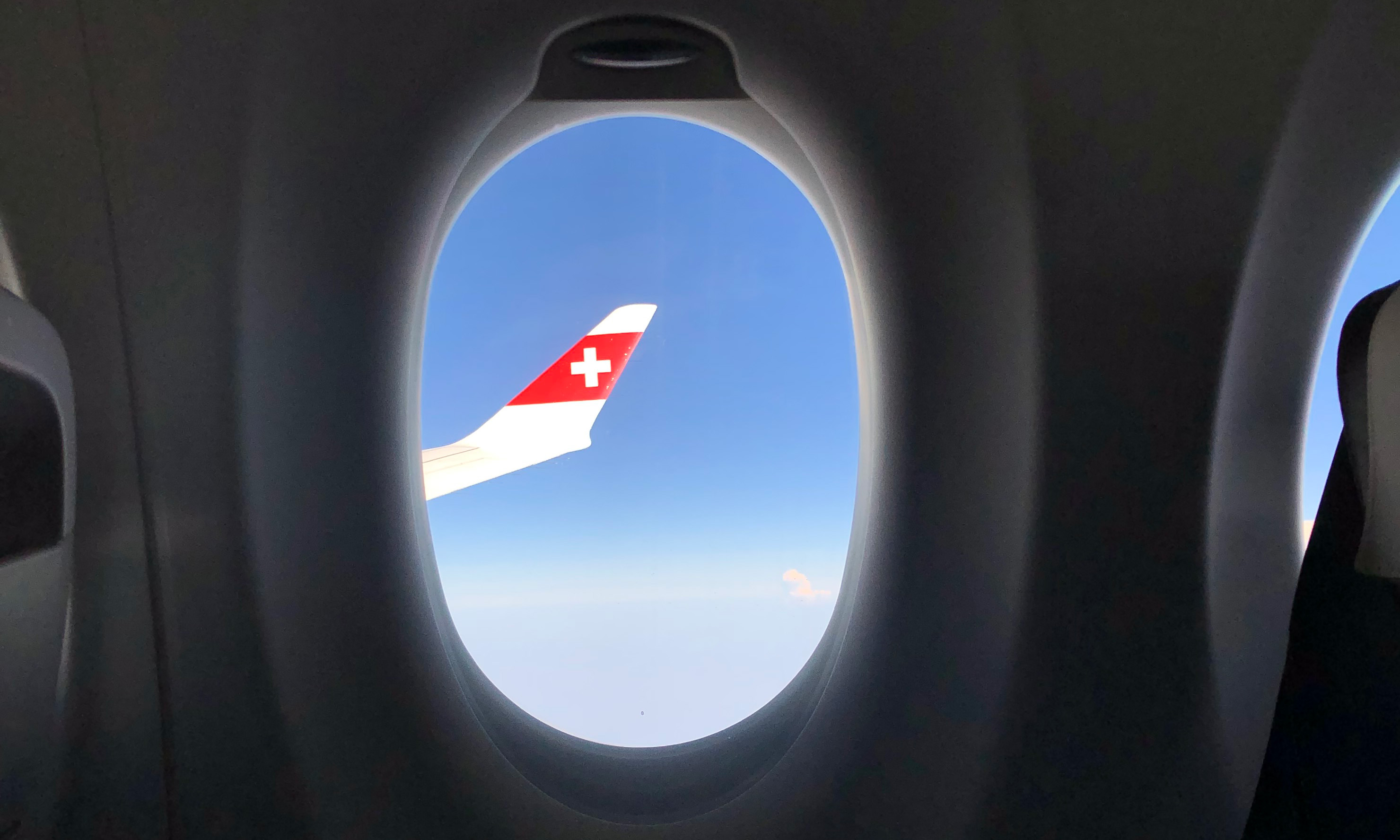 Hublot de l'avion Swiss Airlines